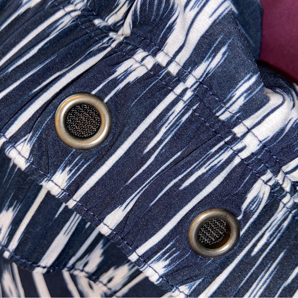 Athleta Large Reflection Stretch-In Performance S… - image 4